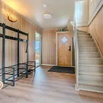 Деревянный коттедж Ryten & Kvalvika Trail Farm *