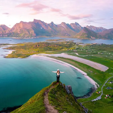 Ryten & Kvalvika Trail Farm *