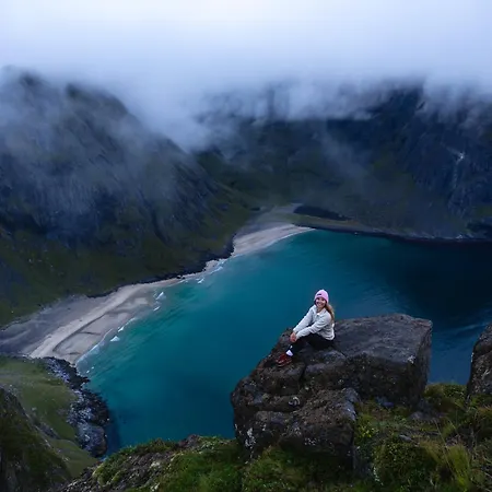 Ryten & Kvalvika Trail Farm ロッジ Fredvang