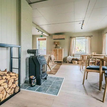 Ryten & Kvalvika Trail Farm