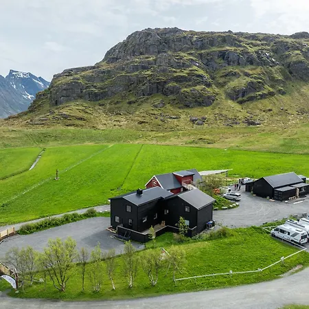Ryten & Kvalvika Trail Farm ロッジ Fredvang