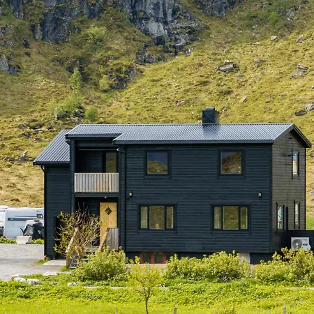 Ryten & Kvalvika Trail Farm * Fredvang