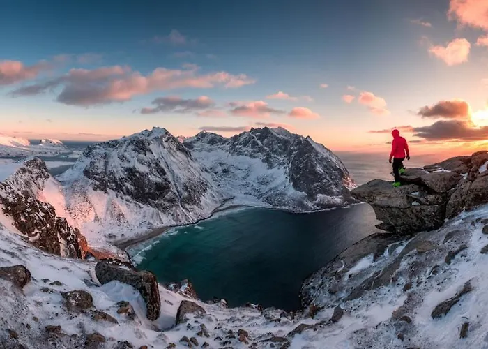 Ryten & Kvalvika Trail Farm Fredvang