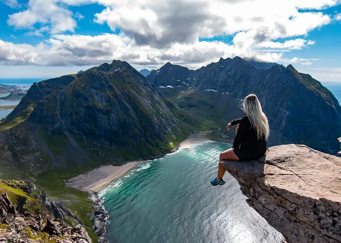Ryten & Kvalvika Trail Farm