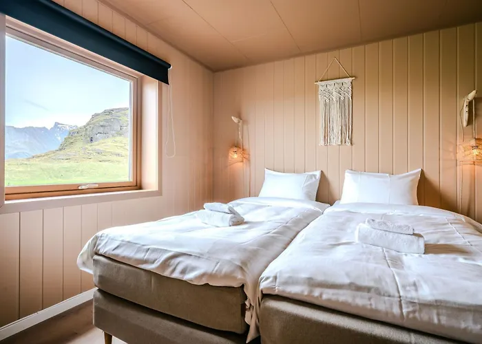 Lodge Ryten & Kvalvika Trail Farm
