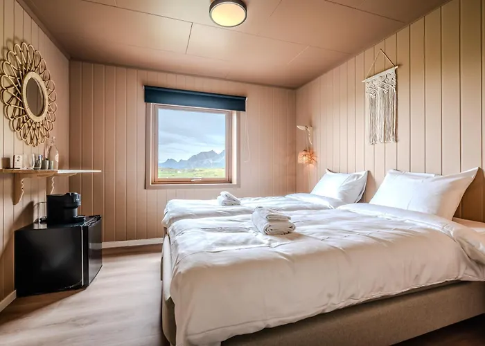 Lodge Ryten & Kvalvika Trail Farm Fredvang