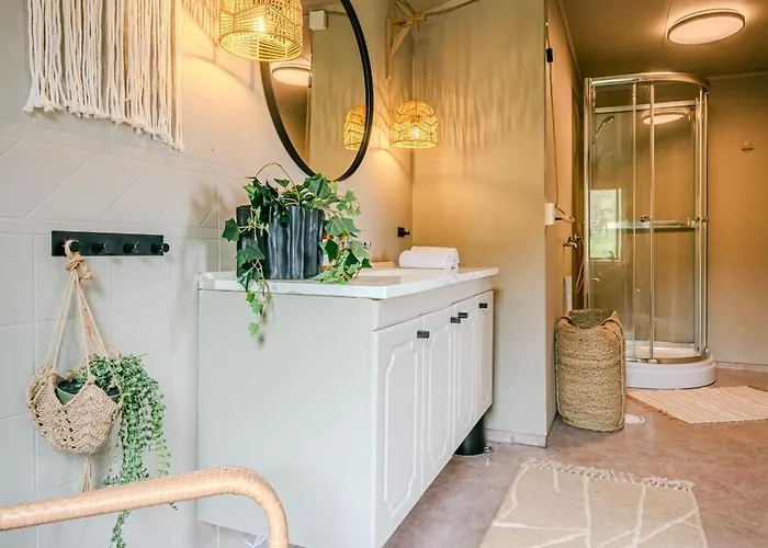 אכסניה Ryten & Kvalvika Trail Farm Fredvang