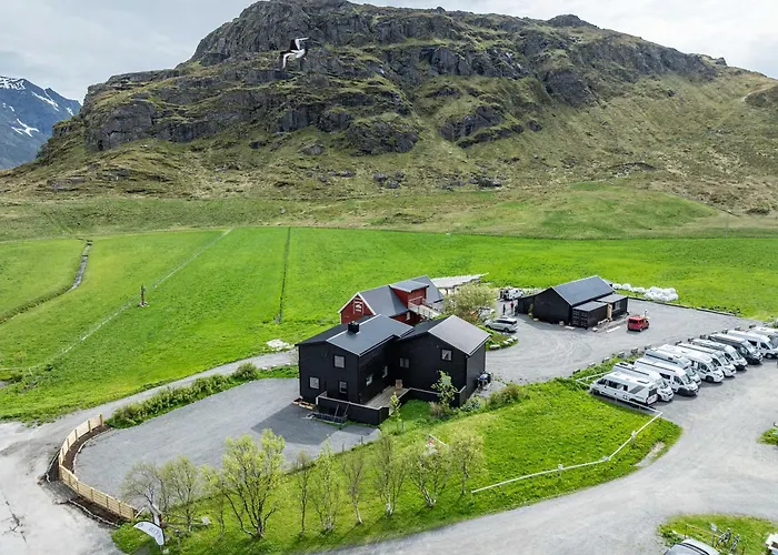 Ryten & Kvalvika Trail Farm * Fredvang