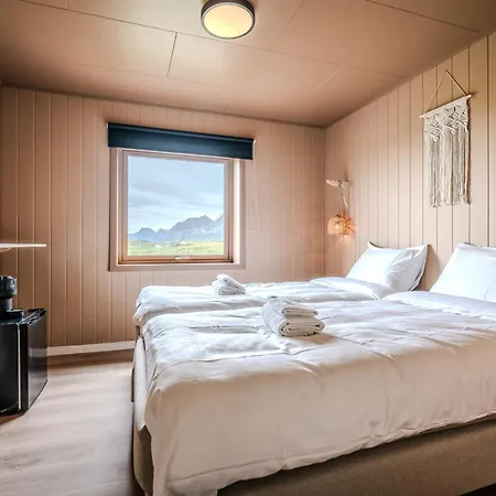 Lodge Ryten & Kvalvika Trail Farm Fredvang